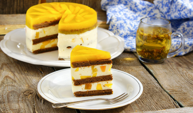creamy-mango-cake_103019-333