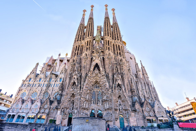 la-sagrada-familia-nativity-facade-barcelona-spain_1268-3321