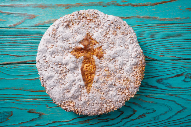tarta-de-santiago-with-almond-cake-compostela_79295-1620