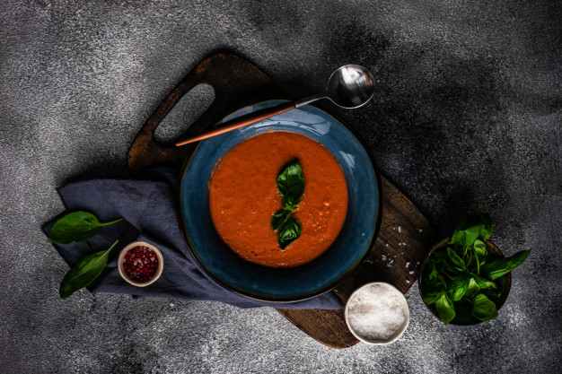 traditional-spanish-tomato-soup-gazpacho_131001-459