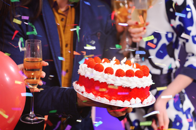 birthday-cake-with-candles-close-up-background-cheerful-company-my-best-friends_74906-1592